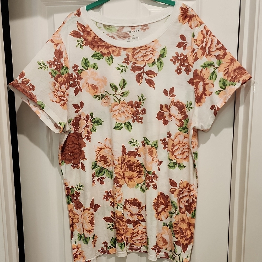 Torrid Floral Print Short Sleeve Tee- White and Peach 3x